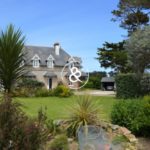 a-vendre-demeure-prestige-luxe-vue-mer-acces-plage-cote-de-granit-rose-parc-arbore-818x417