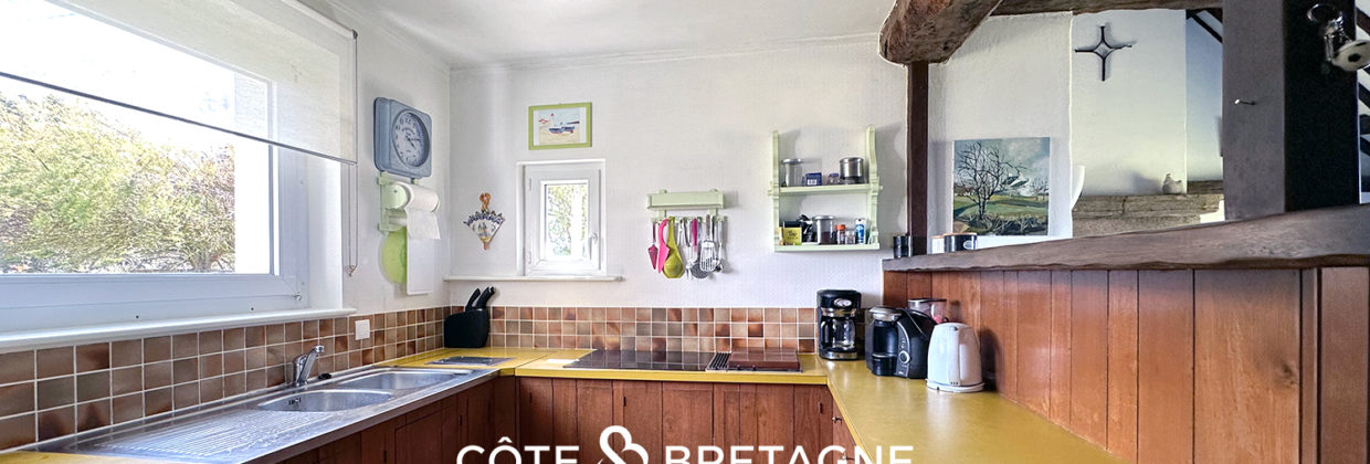 Acheter à Santec maison sur la plage avec vue mer exceptionnelle cuisine
