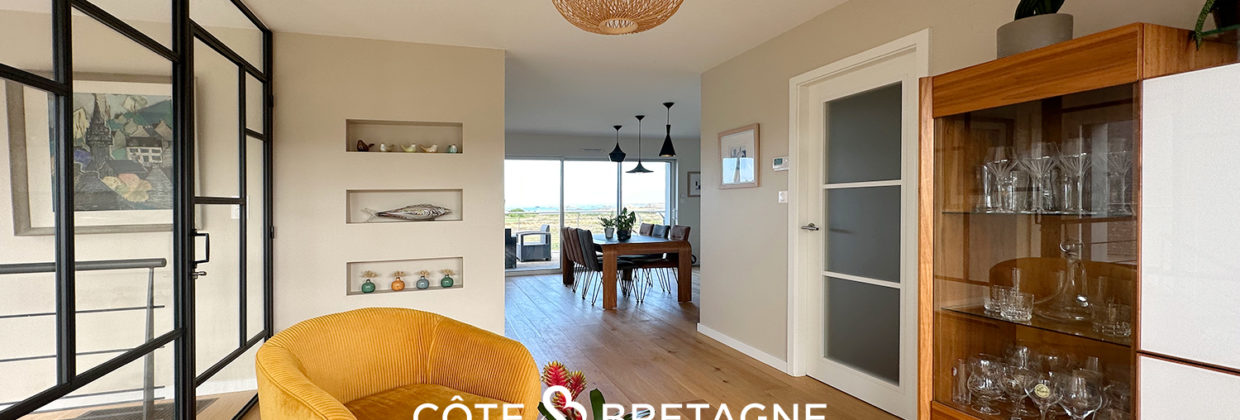 Maison contemporaine avec vue mer et piscine palier