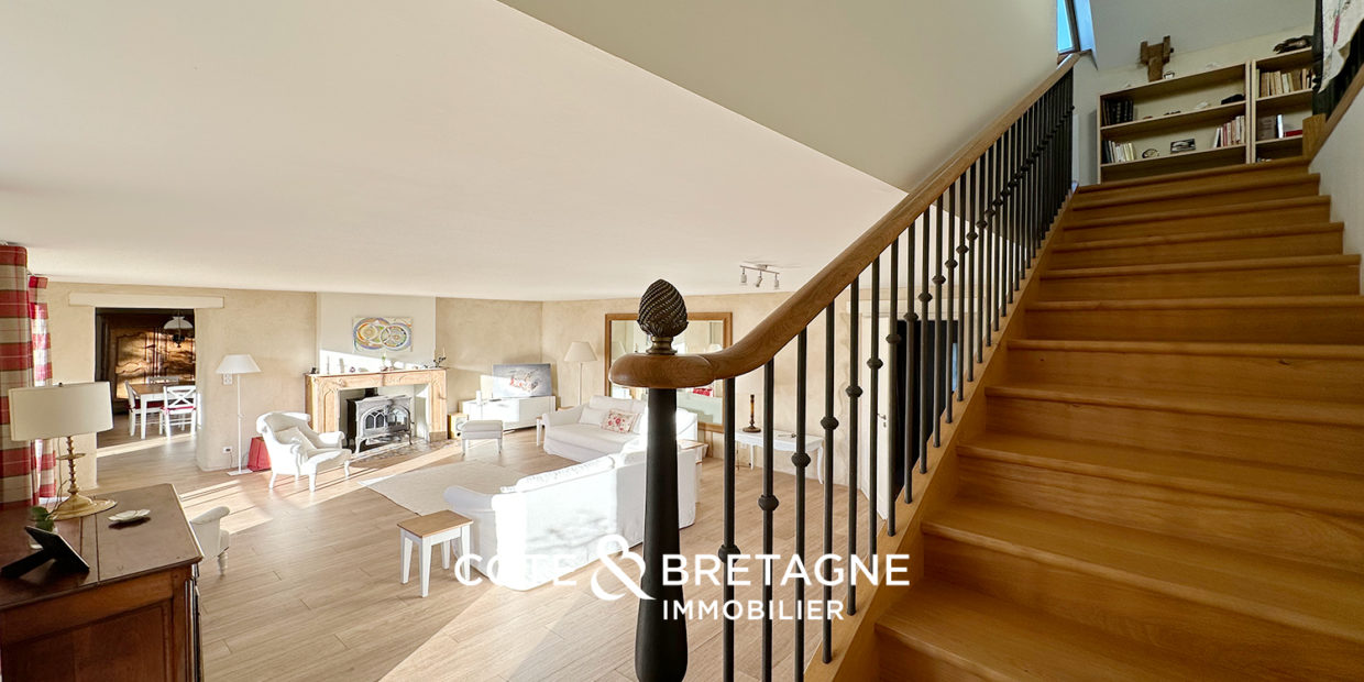 Acheter à Sulniac longère avec rénovation énérgétique Escalier
