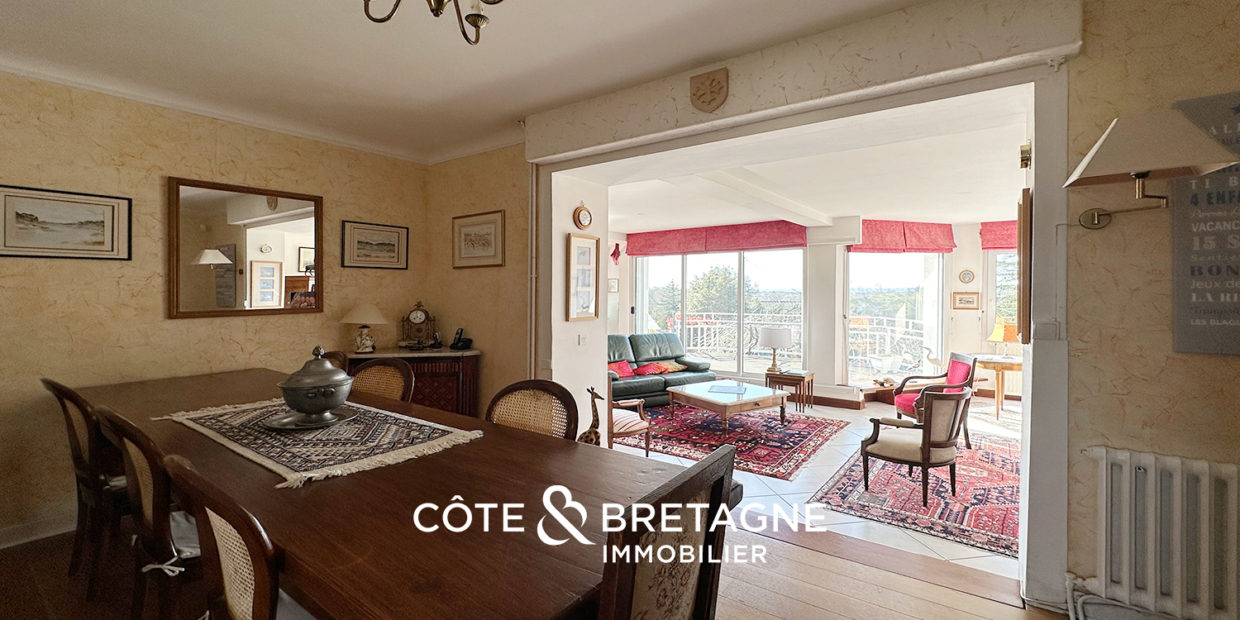 Maison familiale à Séné Golfe du Morbihan salle à manger
