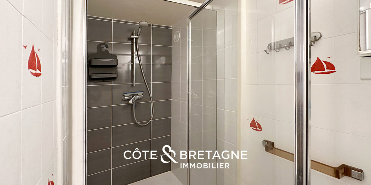 Maison familiale à Séné Golfe du Morbihan salle d'eau