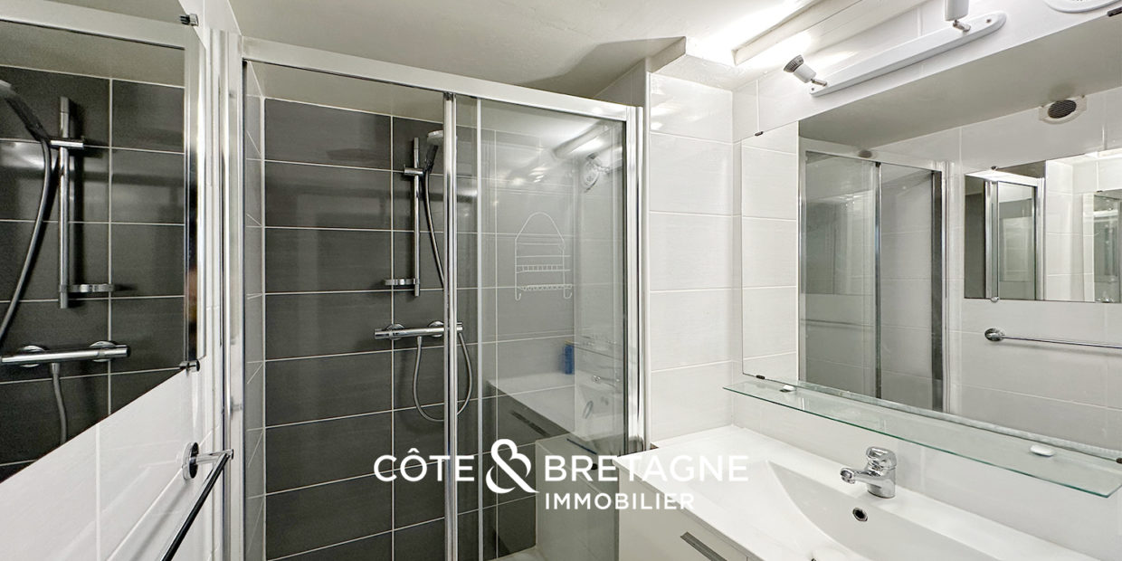 Maison familiale à Séné Golfe du Morbihan salle d'eau2