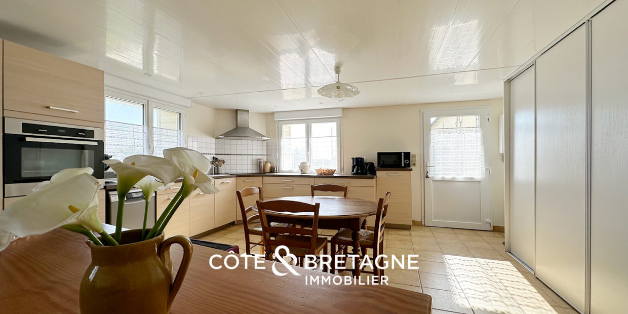 Longère à rénover Muzillac partie rénovée cuisine