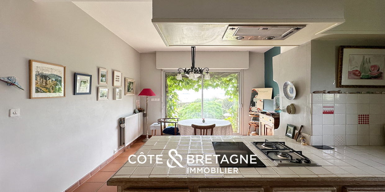 Maison avec piscine et vue mer imprenable à Séné dans le Morbihan Cuisine