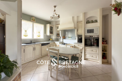 maison-vue-mer-saint-quay-perros-cuisine