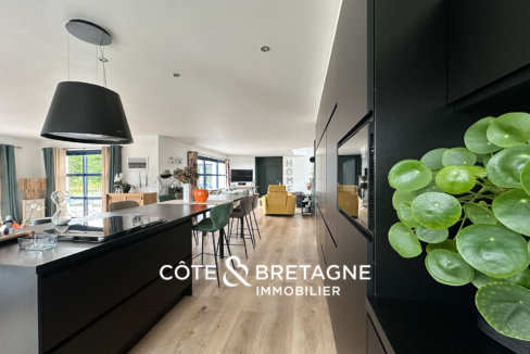 Maison avec piscine Ambon 1