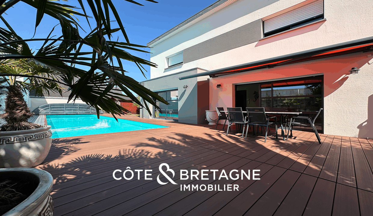 Maison familiale avec piscine à Vannes 2