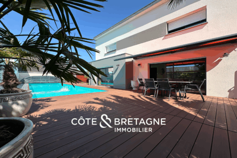 Maison familiale avec piscine à Vannes 2