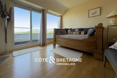 maison-familiale-perros-guirec-vue-mer-bibliotheque
