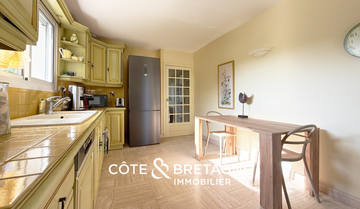 maison-familiale-perros-guirec-vue-mer-cuisine