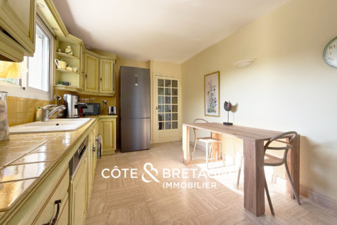 maison-familiale-perros-guirec-vue-mer-cuisine
