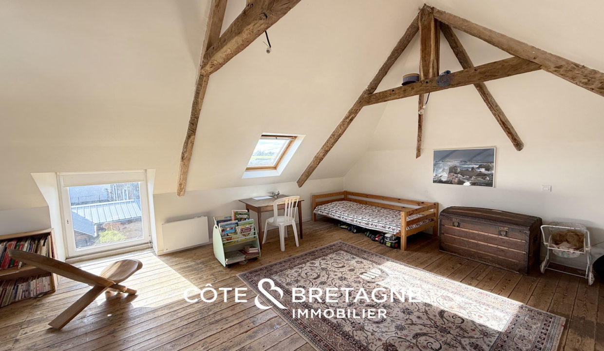 Chambre-combles-amenages-pordic-maison-pierre