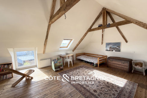 Chambre-combles-amenages-pordic-maison-pierre