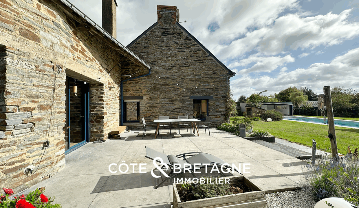 Maison en pierre avec Piscine à Malesatroit 8