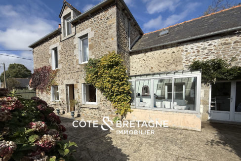 Maison-pierre-dependance-proximite-centre-bourg