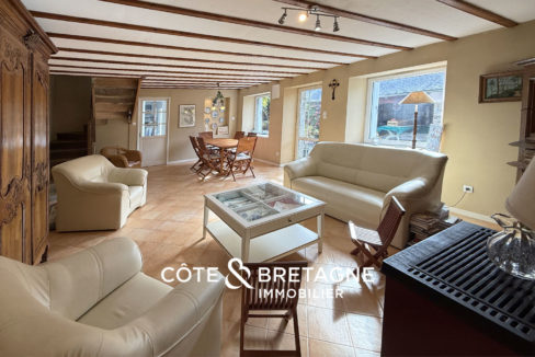 Maison-pierre-salle-a-manger-bois