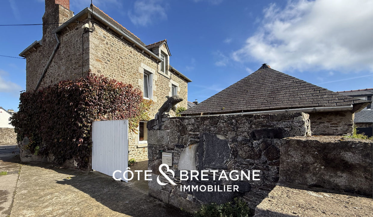 Maison-pordic-facade-pierre-hameau