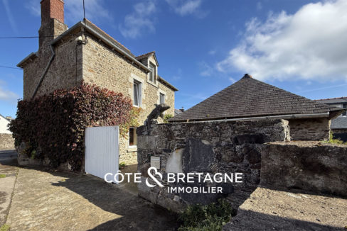 Maison-pordic-facade-pierre-hameau