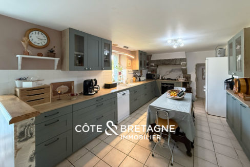 maison-bretagne-pluzunet-cuisine-2