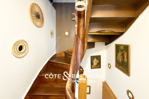 maison-bretagne-pluzunet-escalier