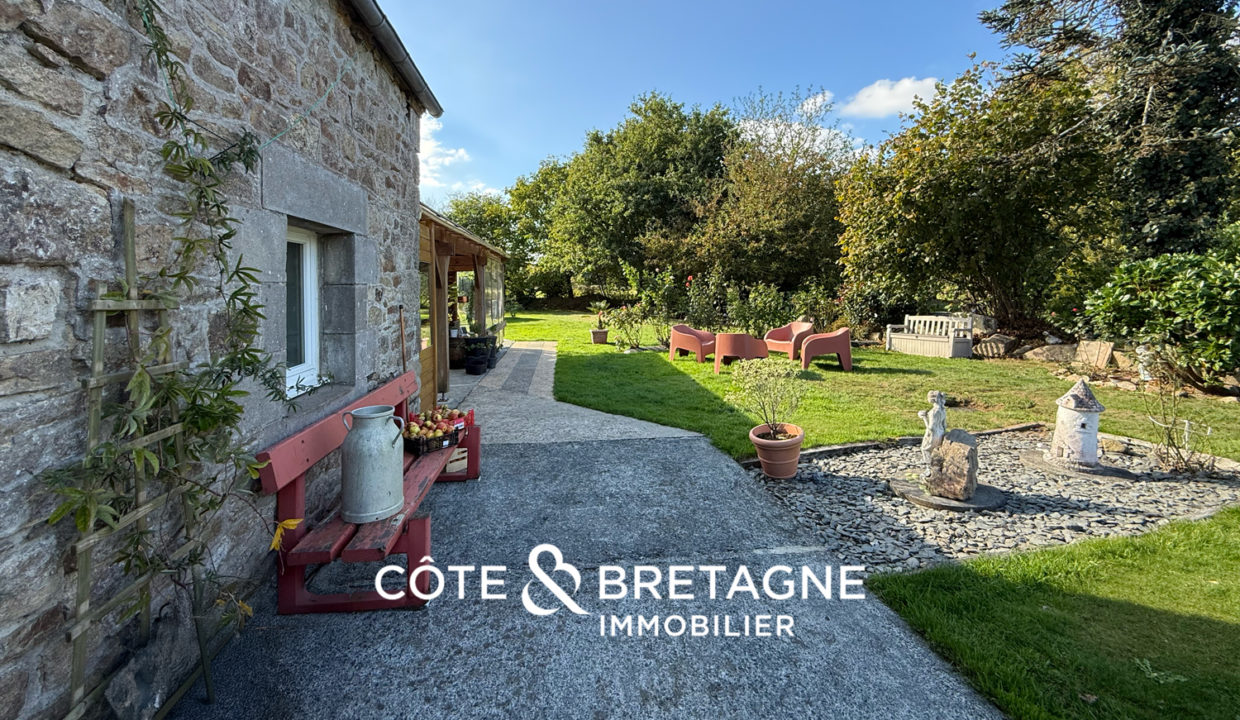 maison-bretagne-pluzunet-facade-1