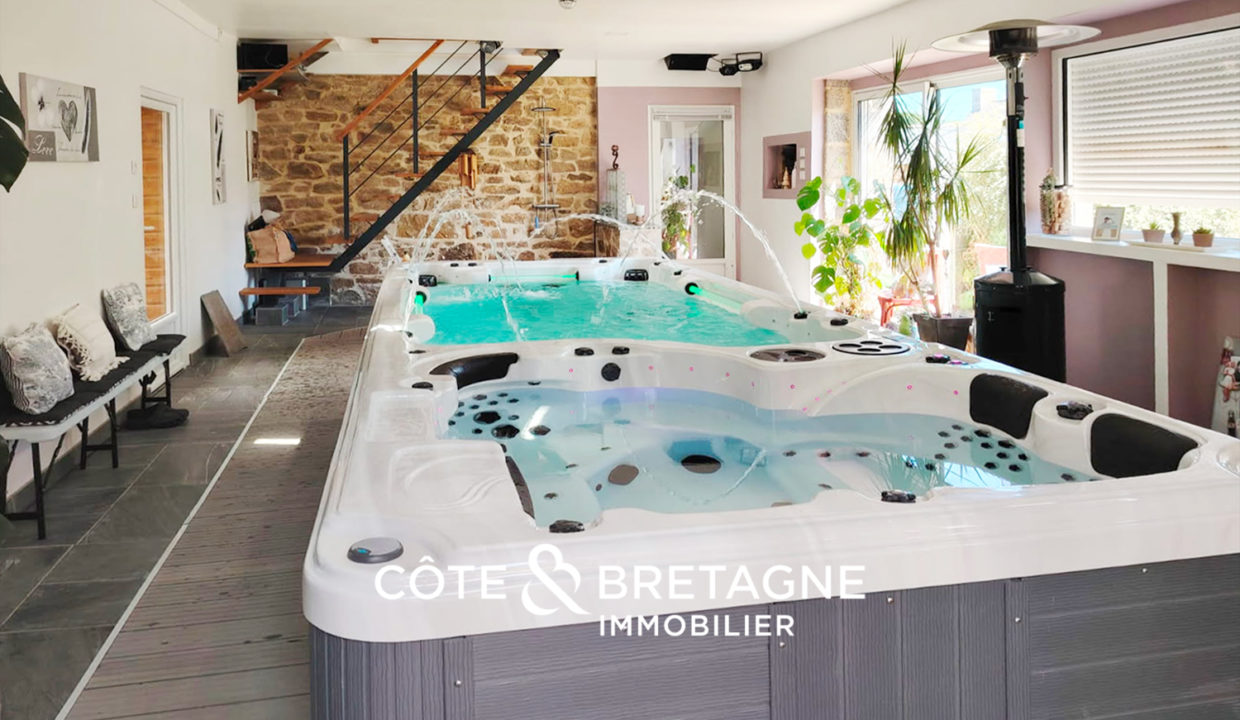 maison-bretagne-pluzunet-spa-jacuzzi