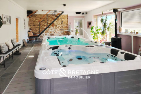 maison-bretagne-pluzunet-spa-jacuzzi