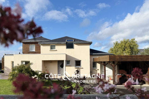 Maison-architecte-lumineuse-pordic-jardin-moderne