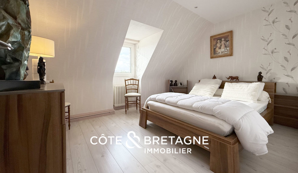 Maison-bretagne-familiale-jardin-pieces-spacieuses-chambre-yffiniac-13