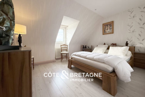 Maison-bretagne-familiale-jardin-pieces-spacieuses-chambre-yffiniac-13