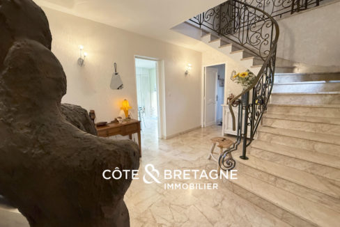 Maison-bretagne-familiale-jardin-pieces-spacieuses-entree-yffiniac-9