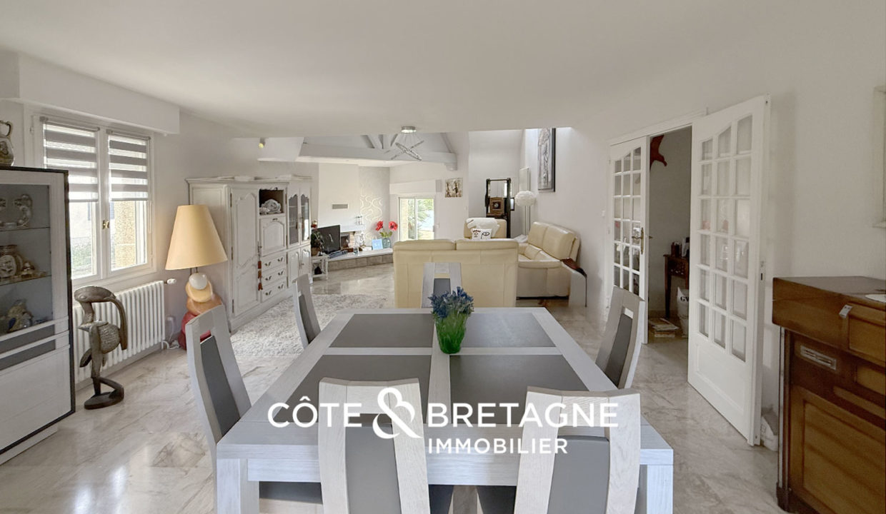 Maison-familiale-jardin-pieces-spacieuses-sejour-yffiniac-6