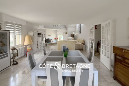 Maison-familiale-jardin-pieces-spacieuses-sejour-yffiniac-6