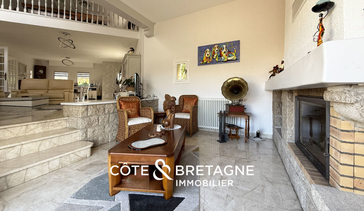 Maison-familiale-piscine-pieces-spacieuses-yffiniac-2