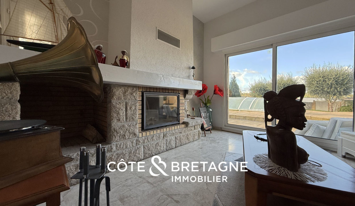 Maison-familiale-piscine-volume-luminosite-yffiniac-4