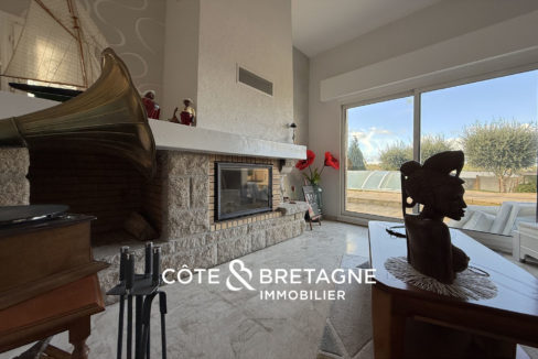 Maison-familiale-piscine-volume-luminosite-yffiniac-4