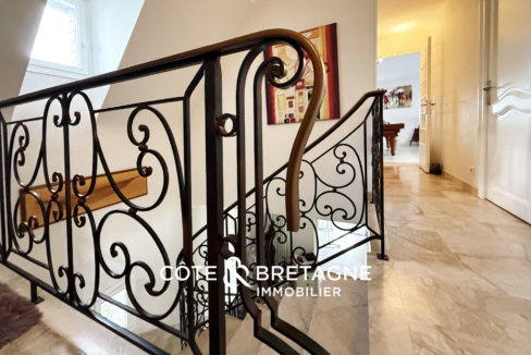 Propriete-familiale-yffiniac-jardin-piscine-pieces-spacieuses-17