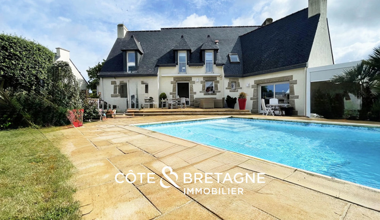 Propriete-familiale-yffiniac-jardin-piscine-pieces-spacieuses-18