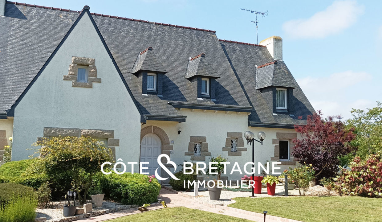 Propriete-familiale-yffiniac-jardin-piscine-pieces-spacieuses-19