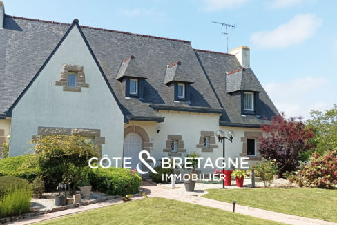 Propriete-familiale-yffiniac-jardin-piscine-pieces-spacieuses-19