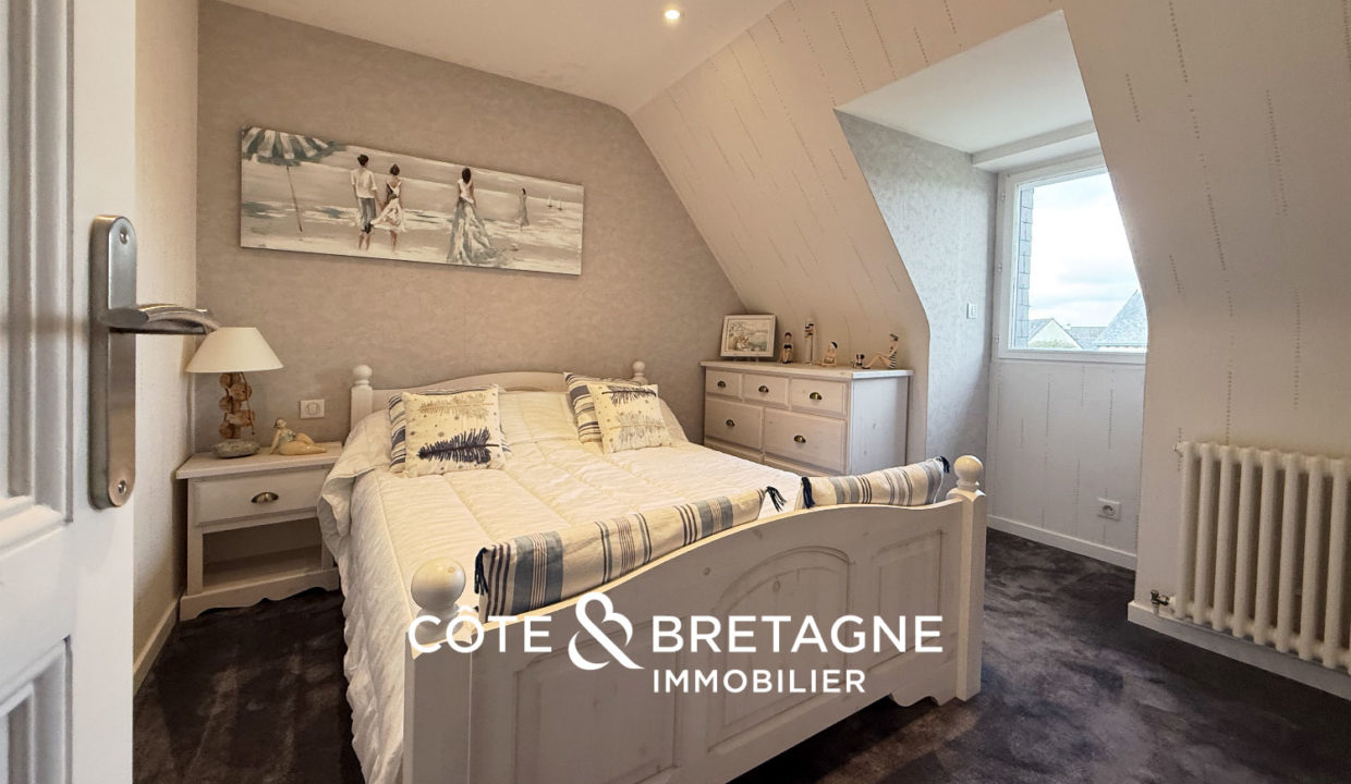 Propriete-familiale-yffiniac-jardin-piscine-pieces-spacieuses-chambre-yffiniac-15