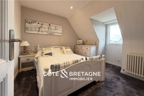 Propriete-familiale-yffiniac-jardin-piscine-pieces-spacieuses-chambre-yffiniac-15