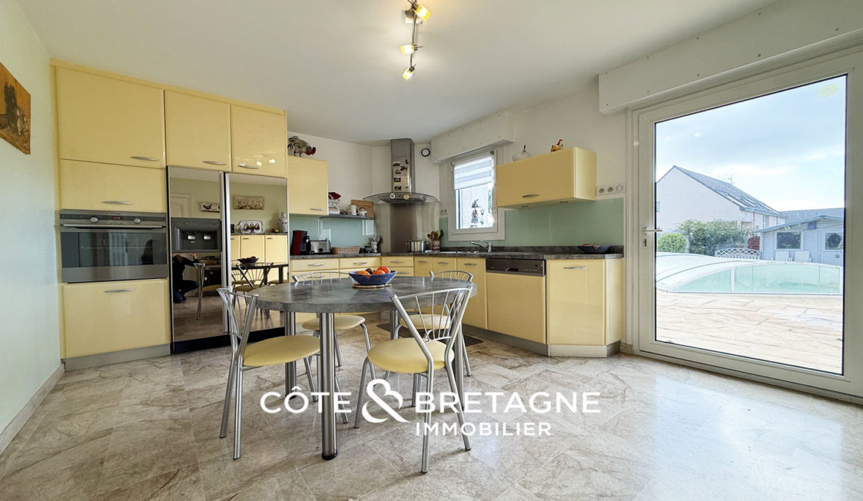 Propriete-familiale-yffiniac-jardin-volume-terrasse-piscine-20