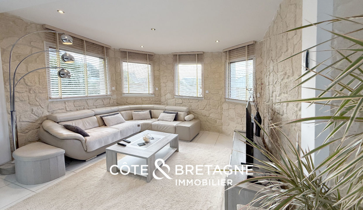 maison-familiale-lanvollon-piscine-couverte-jardin-bretagne-14