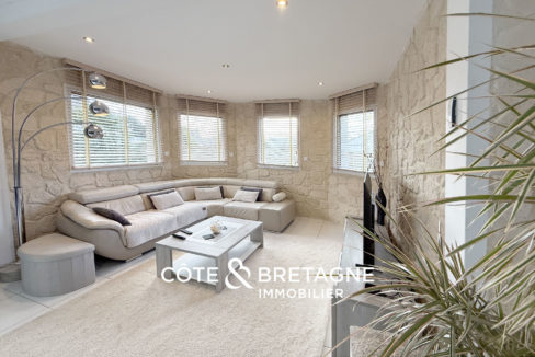 maison-familiale-lanvollon-piscine-couverte-jardin-bretagne-14