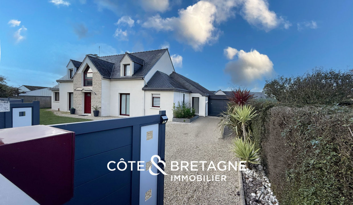 maison-familiale-lanvollon-piscine-couverte-jardin-bretagne-35