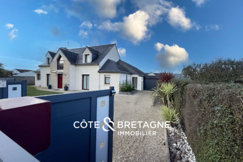 maison-familiale-lanvollon-piscine-couverte-jardin-bretagne-35