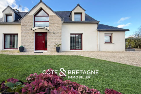 maison-familiale-lanvollon-piscine-couverte-jardin-bretagne-39