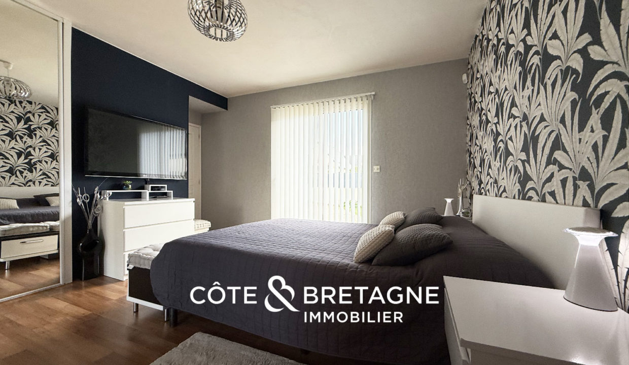 maison-familiale-lanvollon-piscine-couverte-jardin-bretagne-6